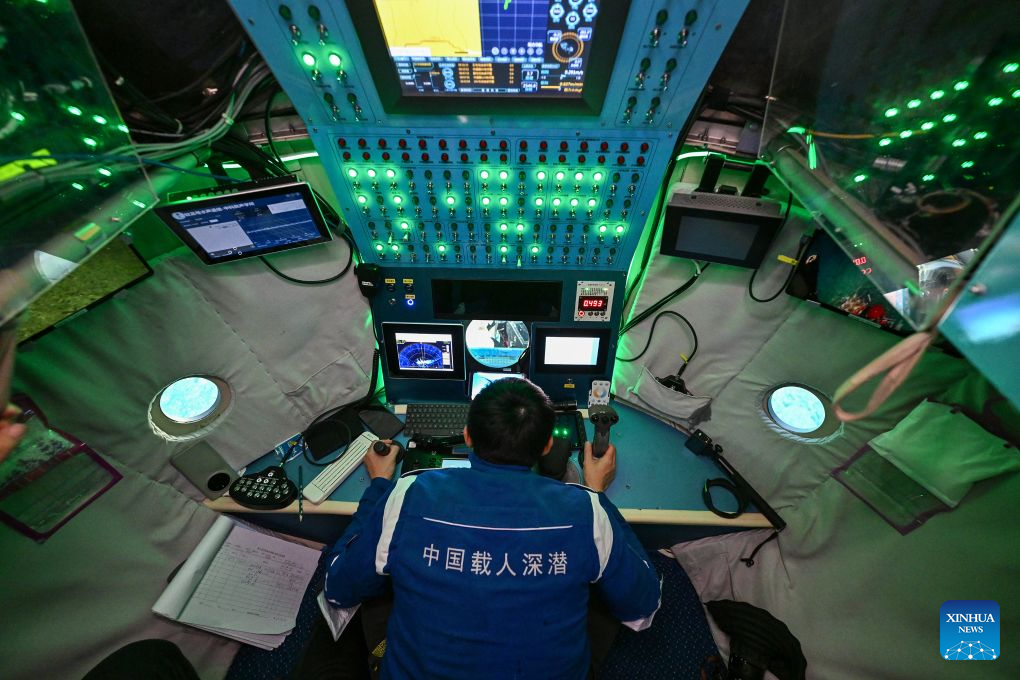 China's manned deep-sea submersible completes 470th dive