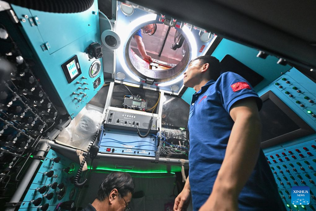 China's manned deep-sea submersible completes 470th dive