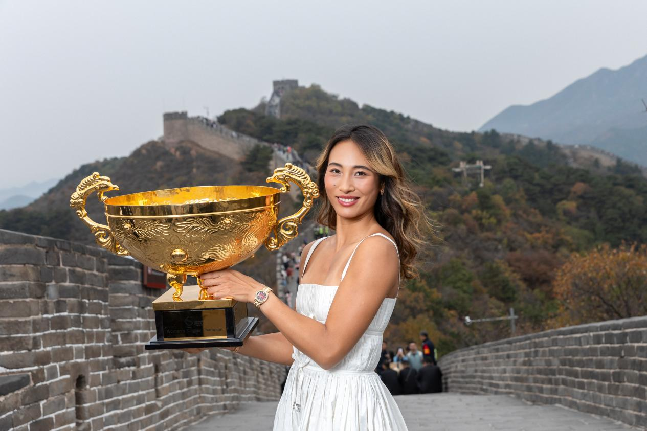 Badaling Updates: Queen Wen Takes Her Crown to the Great Wall Badaling Updates: Queen Wen Takes Her Crown to the Great Wall
