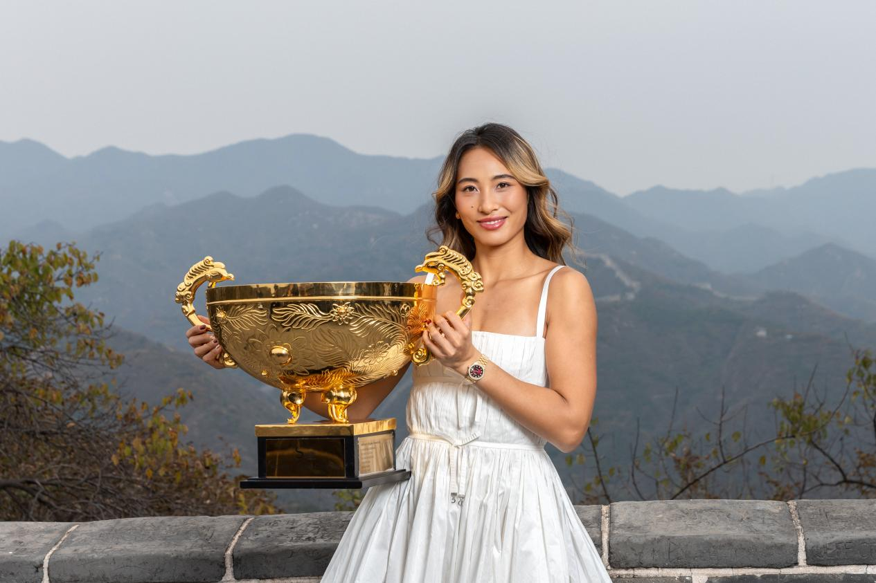 Badaling Updates: Queen Wen Takes Her Crown to the Great Wall Badaling Updates: Queen Wen Takes Her Crown to the Great Wall