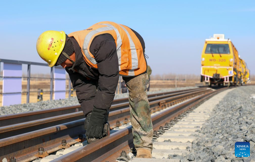 Tongjiang grand bridge completes track laying in China's Heilongjiang