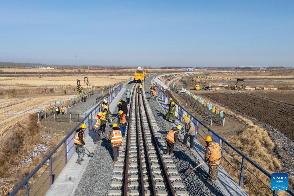 Tongjiang grand bridge completes track laying in China's Heilongjiang