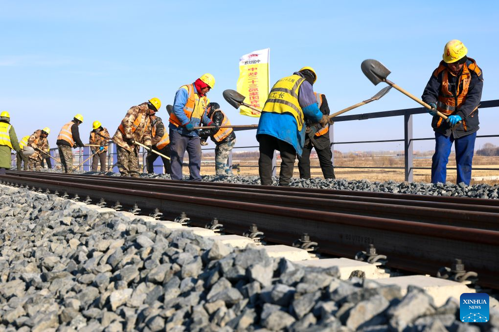 Tongjiang grand bridge completes track laying in China's Heilongjiang
