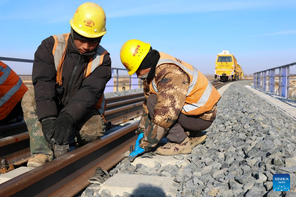 Tongjiang grand bridge completes track laying in China's Heilongjiang