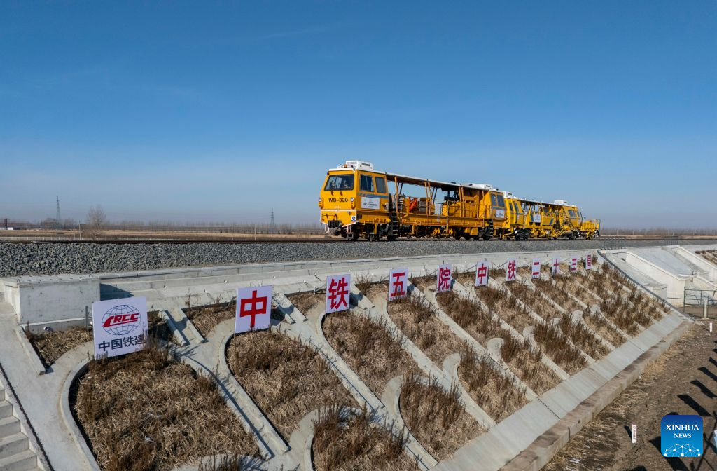Tongjiang grand bridge completes track laying in China's Heilongjiang