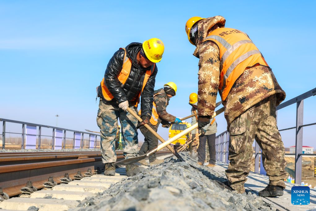 Tongjiang grand bridge completes track laying in China's Heilongjiang
