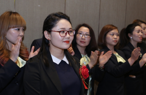 亿云易购商城"营销女神"赵文馨:我永远是山里娃