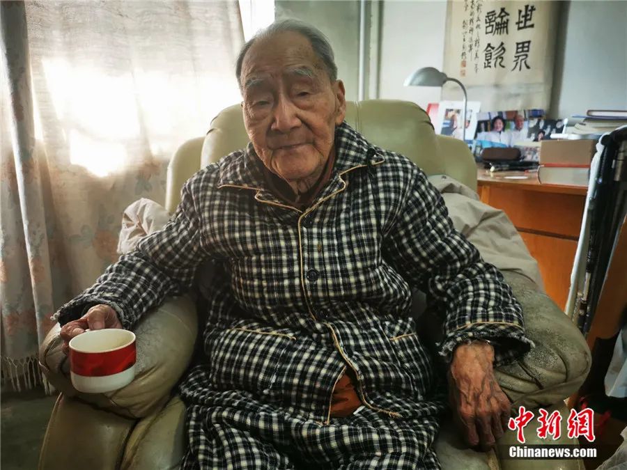 翻译家许渊冲100岁了，他的春节这样过……