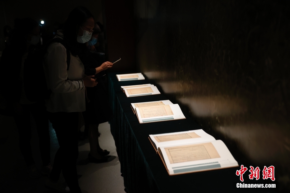 《鲁迅手稿全集》新书首发式在国家图书馆举行