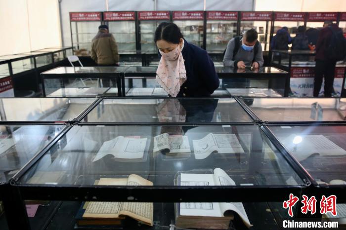 第三届古旧书博览会在京开幕 重量级藏品集中亮相