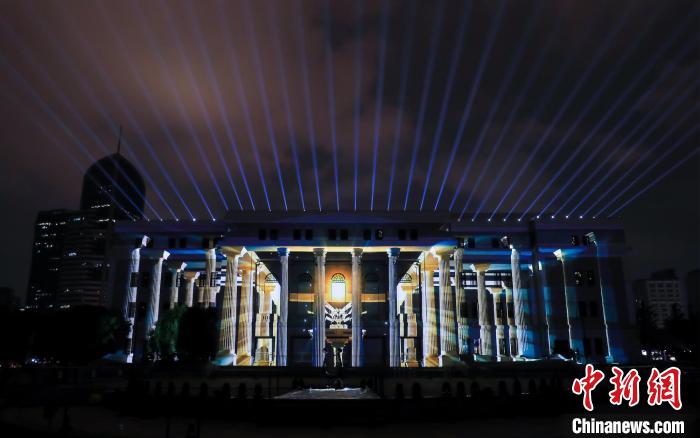 《海上生民乐》开启驻场演出 大型光影秀“闪耀”申城
