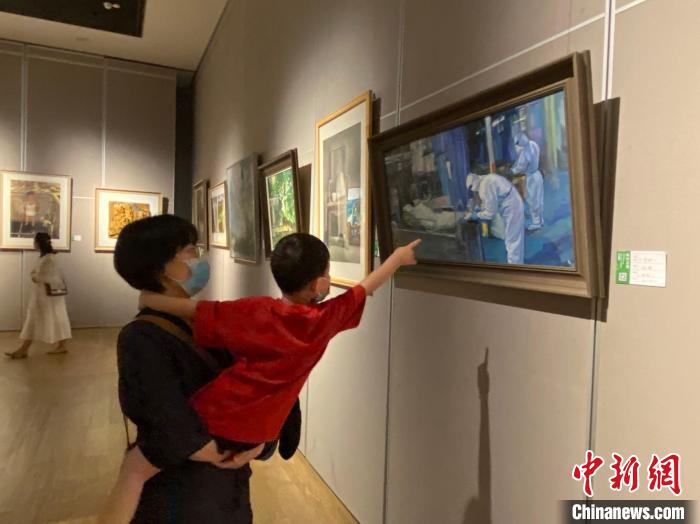 海南省展出105件青年优秀美术作品