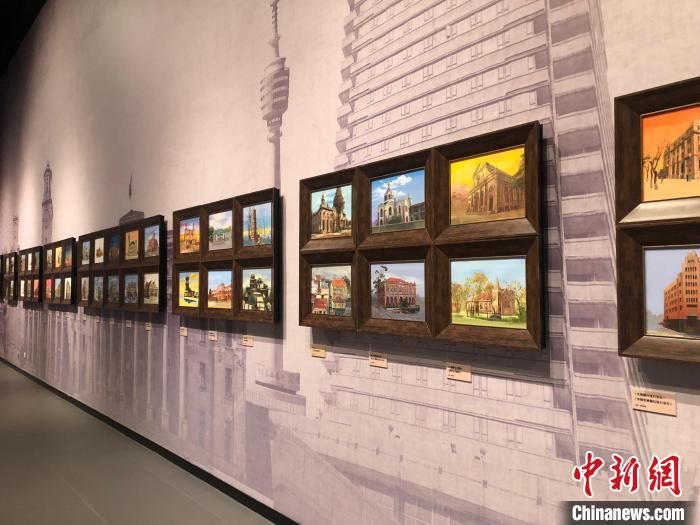 《百年武汉老建筑》作品捐赠仪式武汉举行