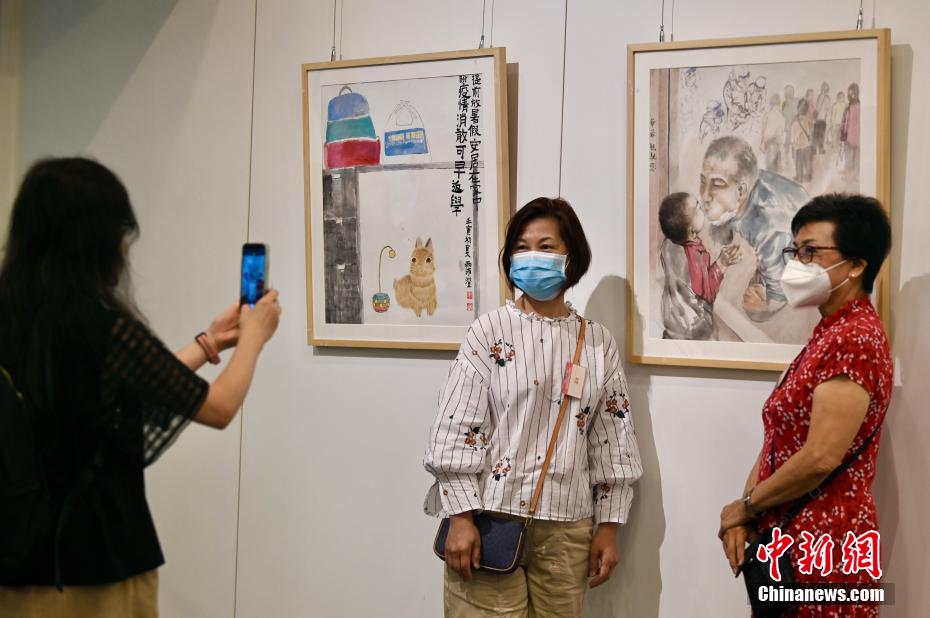 香港举行抗疫美术作品展