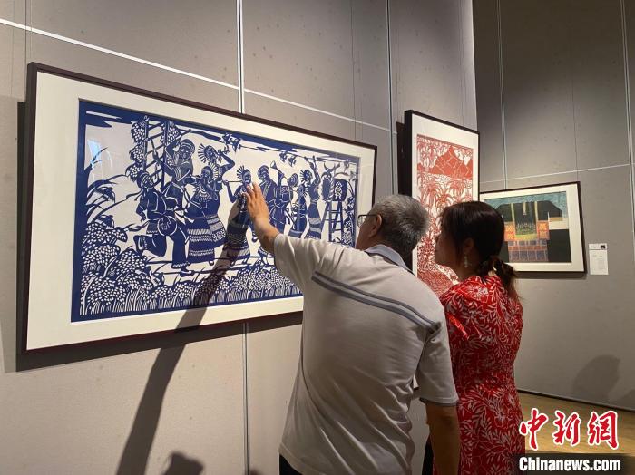 海南省非遗美术作品展开展 展出106幅作品