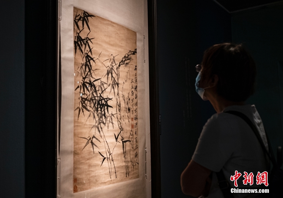 中国美术馆展出邓拓捐赠郑板桥、朱耷、沈周等名家大作