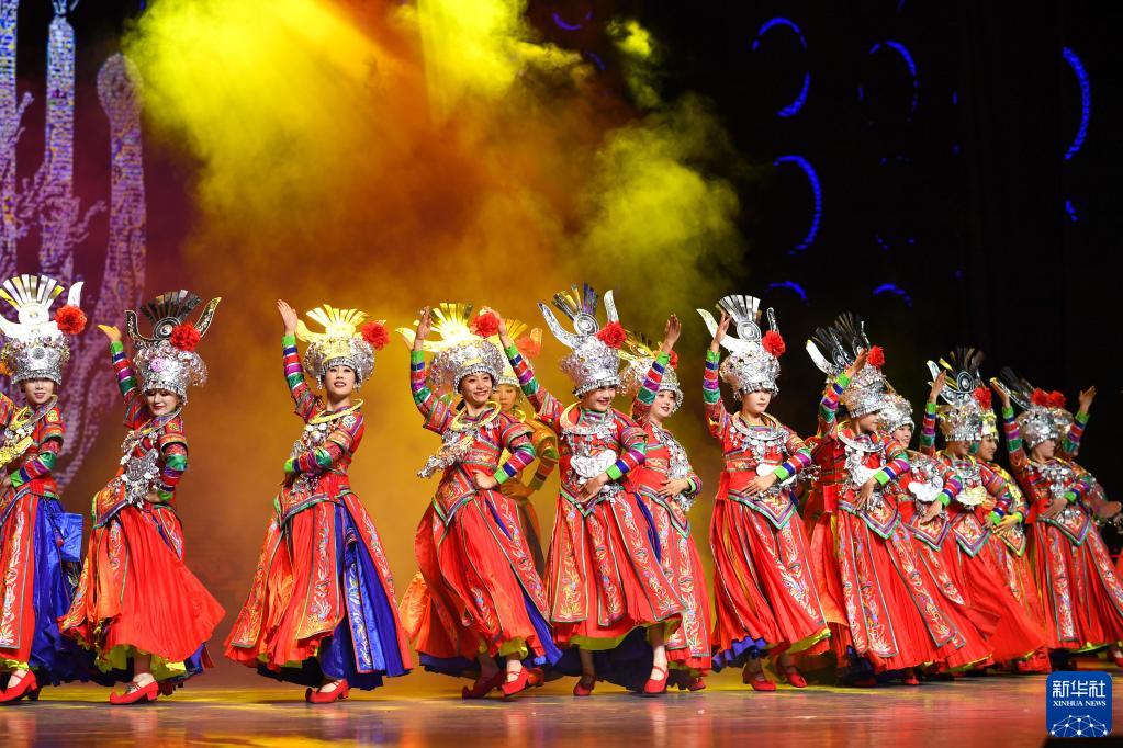 贵州大型民族歌舞《多彩贵州风》复演