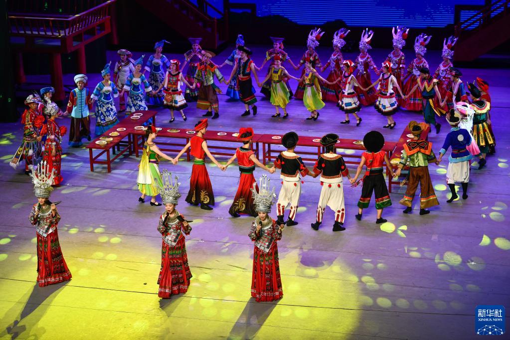 贵州大型民族歌舞《多彩贵州风》复演