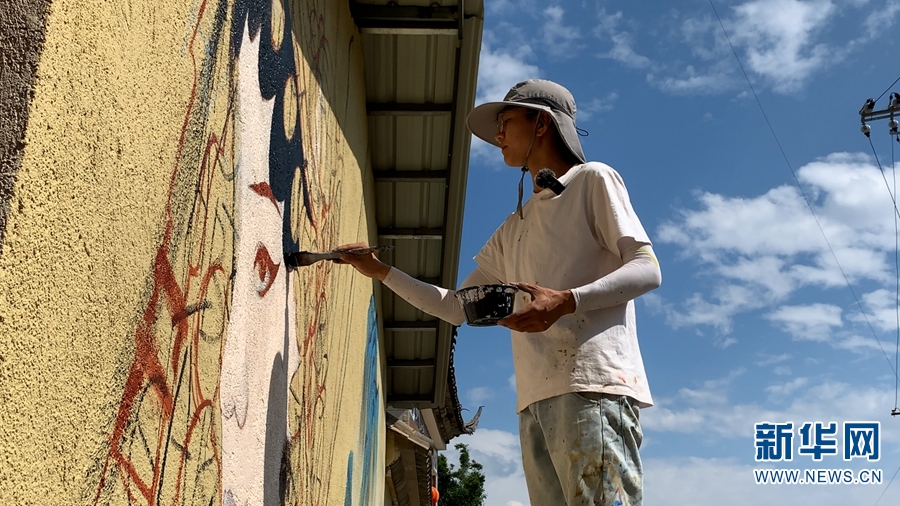 “95后”墙绘师回乡 把村子画成打卡点