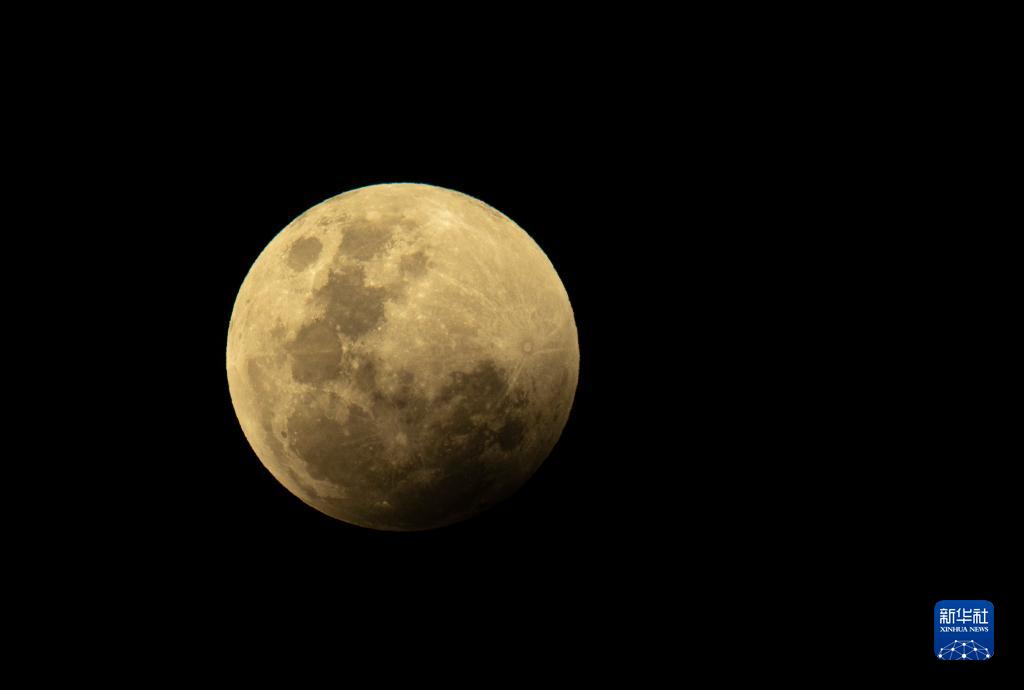 今晚看月亮
