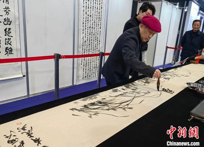 第二届中国春兰节举行“兰花百咏”书画印展“绚丽绽放”