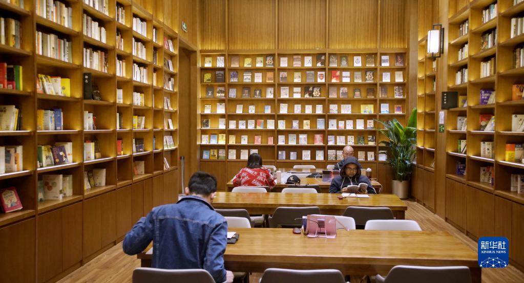 北京：实体书店品书香