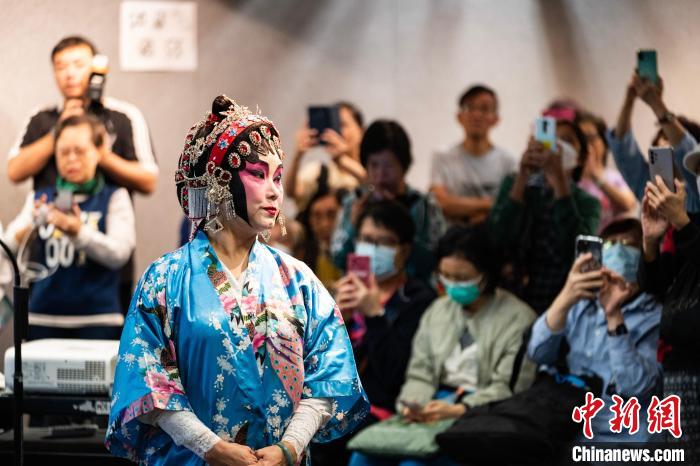 香港举办“粤剧日”活动令市民走近传统戏曲“幕后”
