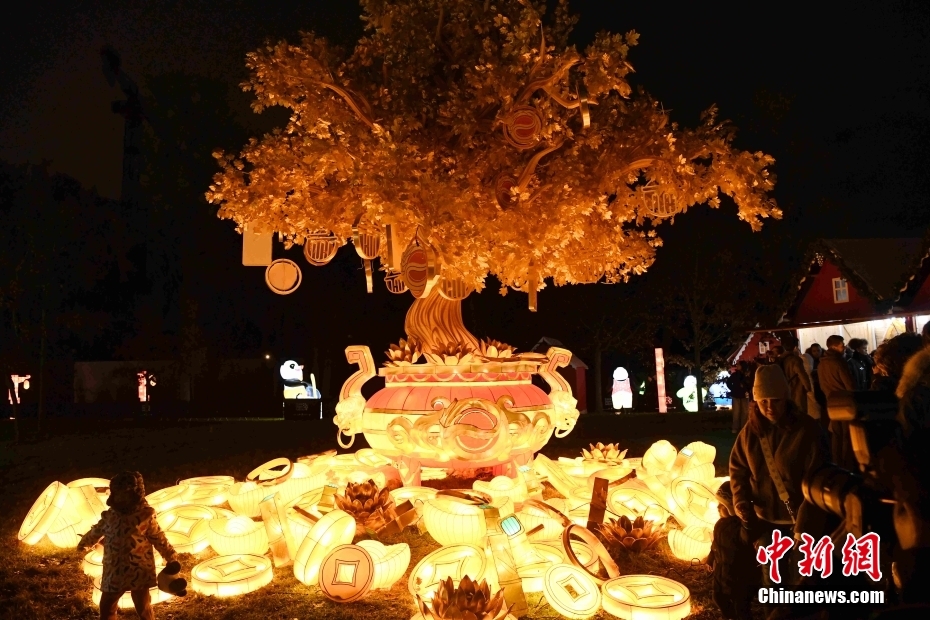 中国国家级非物质文化遗产项目豫园灯会亮相法国巴黎