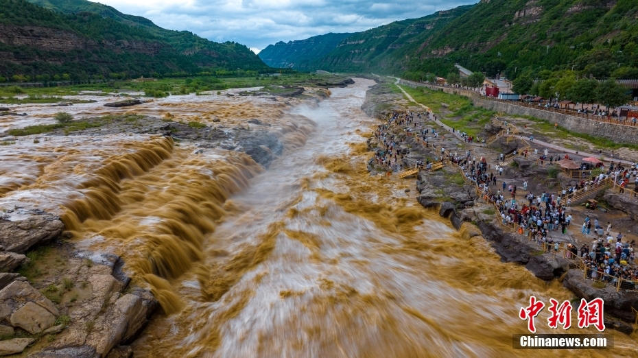 陕西延安：壶口瀑布出现水岸齐平景观