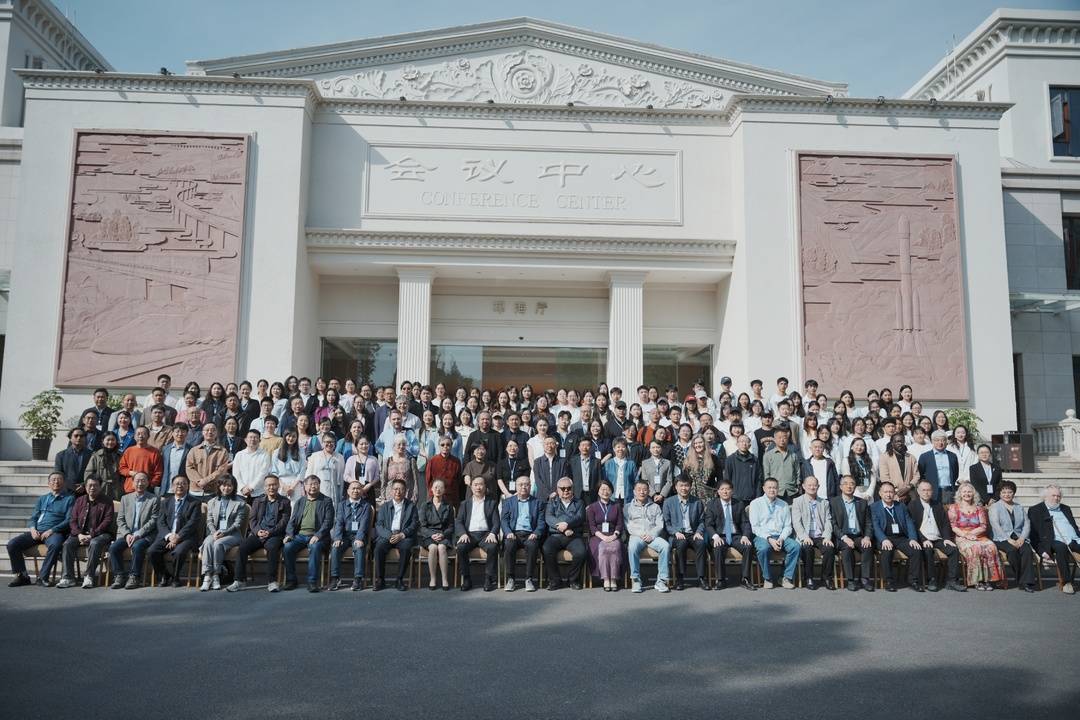 中外学者相聚西昌分析吉狄马加诗歌：“开辟出一条独特的路径”