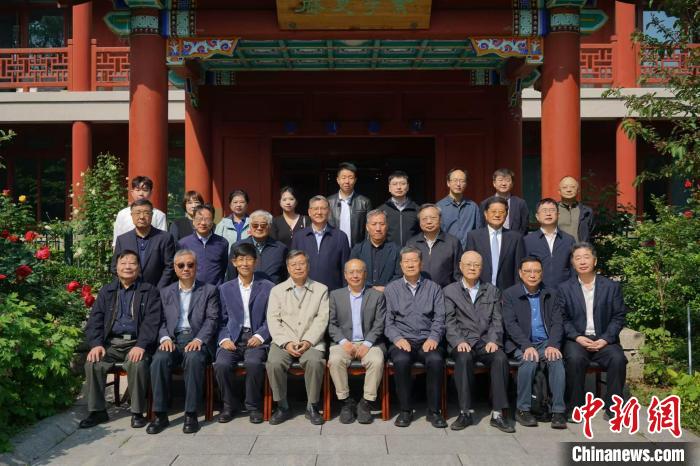 专家学者北大共论东西方文化差异 两部新书在京首发