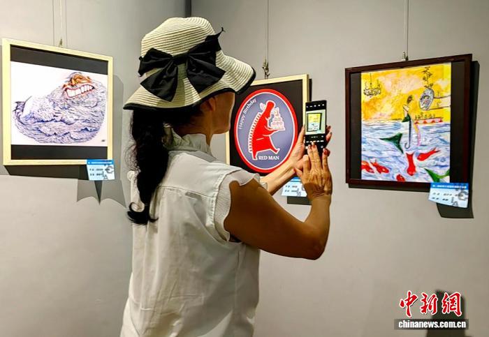 威海文登国际漫画艺术展举办 小山村刮起“漫画风”