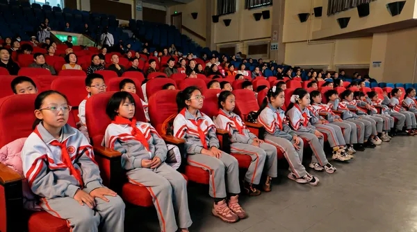 童阅京彩 智引未来——2025年东城区红领巾读书活动总结汇报展演成功举办