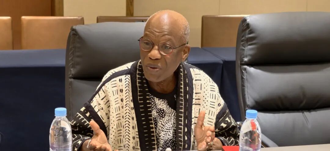 伊冯·勒芒:吉狄马加的诗歌,通过鹰,呼唤天空,通过人,呼唤大地