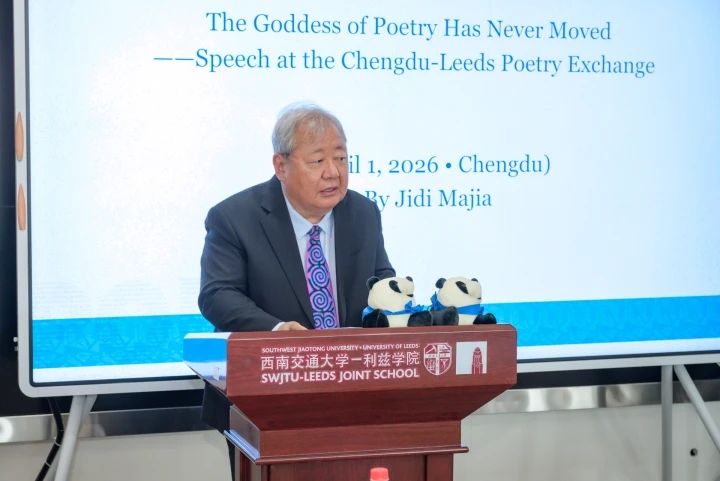 吉狄马加丨诗歌之神从未挪动过自己的位置