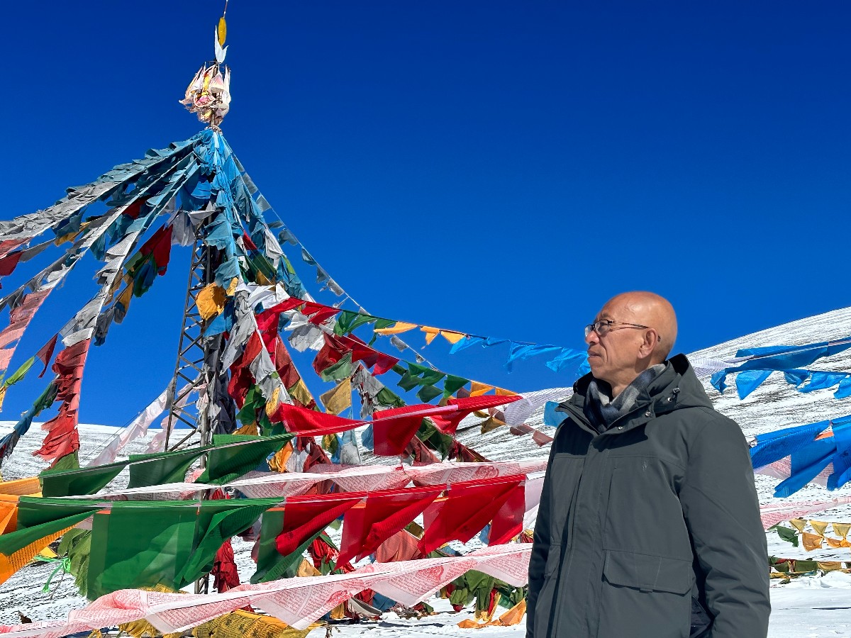 【烟火人间】音画丨山上有雪,草原有绿 【烟火人间】音画丨山上有雪,草原有绿