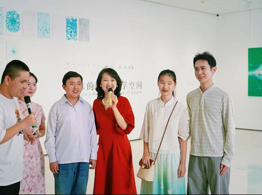 新大众文艺·看见你的声音—— 一场诵读快闪,让家人把爱读给彼此听 新大众文艺·看见你的声音—— 一场诵读快闪,让家人把爱读给彼此听