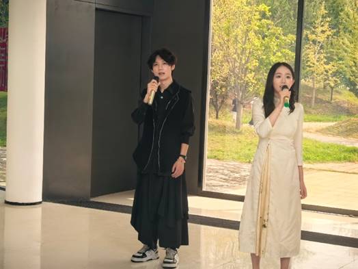新大众文艺·看见你的声音—— 一场诵读快闪,让家人把爱读给彼此听 新大众文艺·看见你的声音—— 一场诵读快闪,让家人把爱读给彼此听