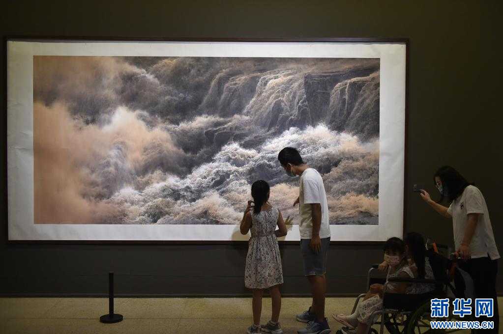 “在激流中前进——中国美术馆藏黄河题材美术精品展”在京举行