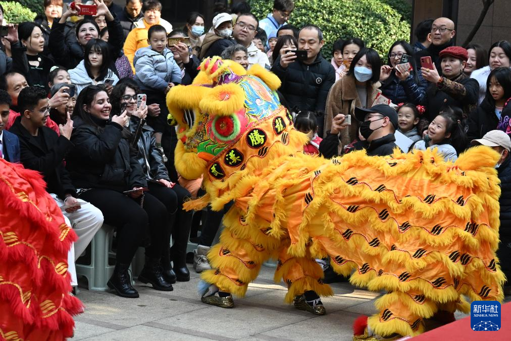 武汉：社区庙会年味浓