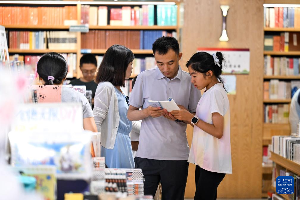 呼和浩特：暑期品书香