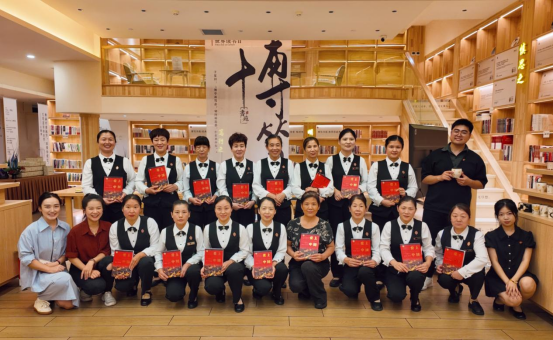 “微光也闪耀”主题读书活动举办 保洁阿姨共沐书香