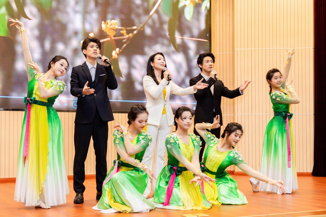 全国光明领读人(湖北)启动仪式暨主题诵读大会举行 全国光明领读人(湖北)启动仪式暨主题诵读大会举行