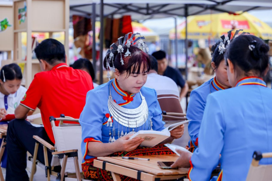 海南保亭构建“阅读+思政+实践”育人新范式——生态山城书香浓 一城繁华诗半城 海南保亭构建“阅读+思政+实践”育人新范式——生态山城书香浓 一城繁华诗半城