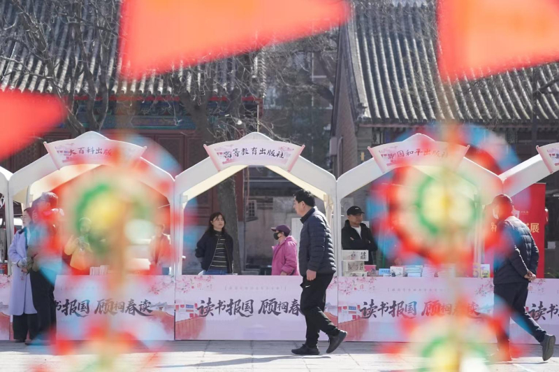 百年古刹书香浓,2026年报国寺古旧书市焕新开市