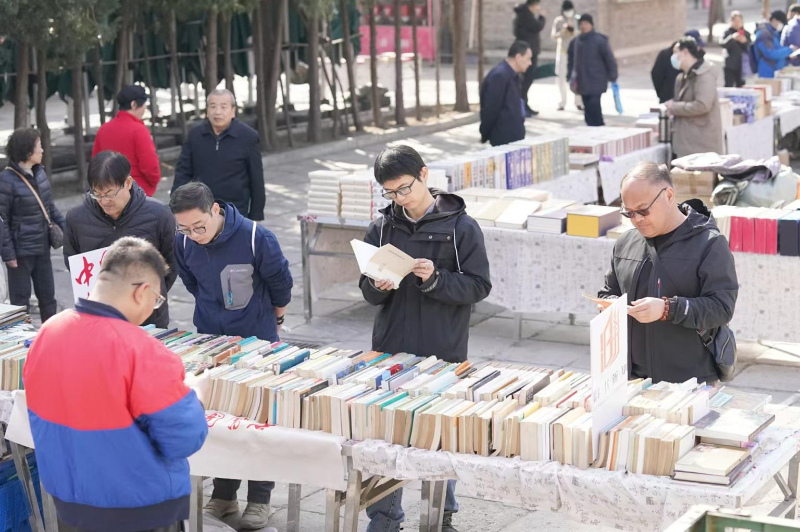 百年古刹书香浓,2026年报国寺古旧书市焕新开市