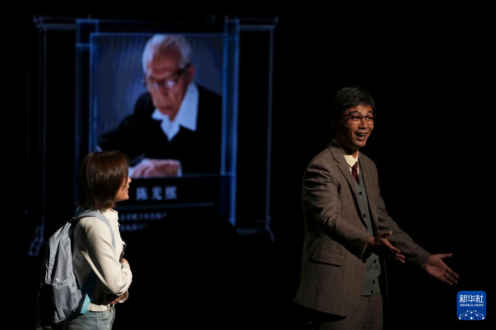 大型全景式话剧《仰望者》在哈尔滨上演