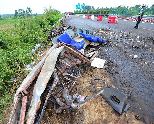 随岳高速湖北毛嘴段车祸26人死亡