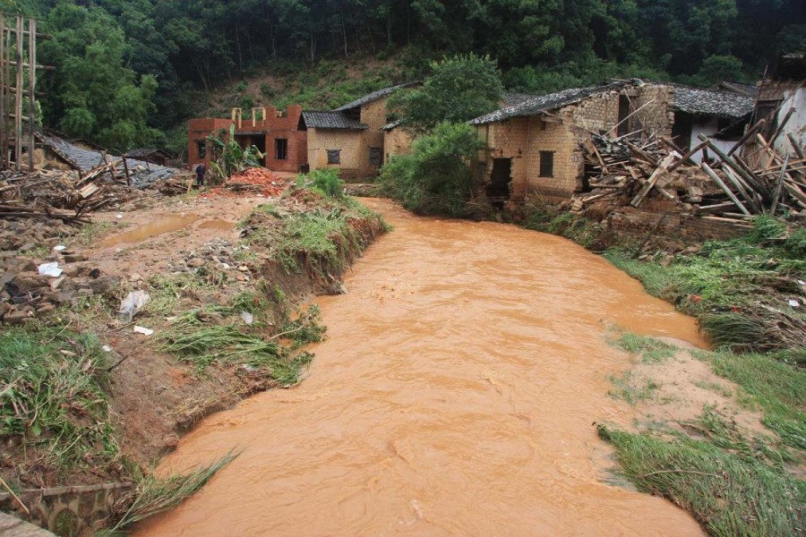 5月16日,遭暴雨沖刷後的江西省贛縣韓坊鄉水口村一片狼藉.