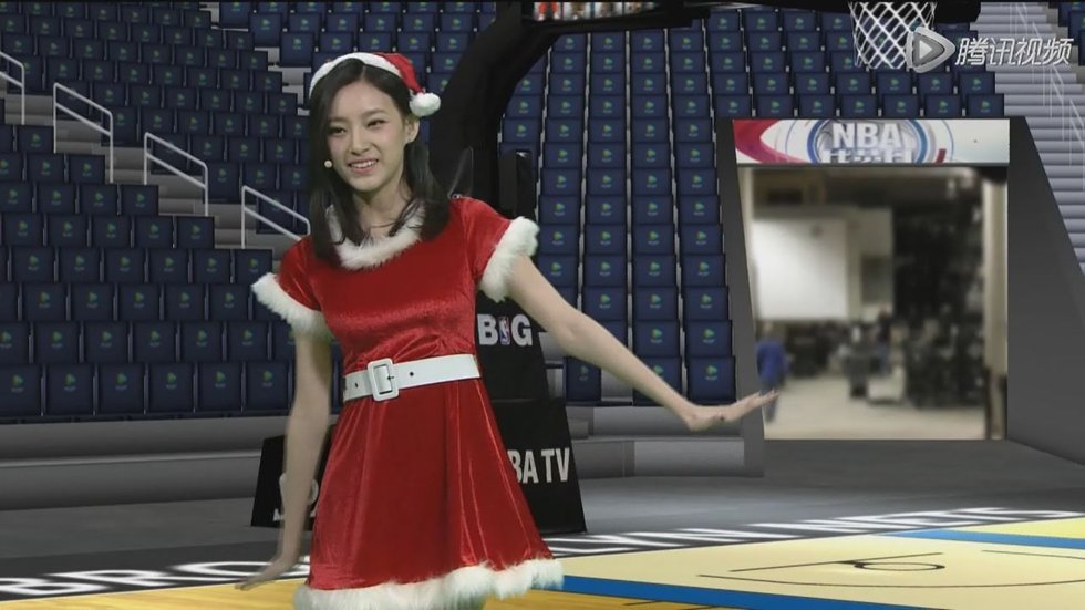 高清:女主播凡凡着圣诞装出镜 尽显可爱范儿